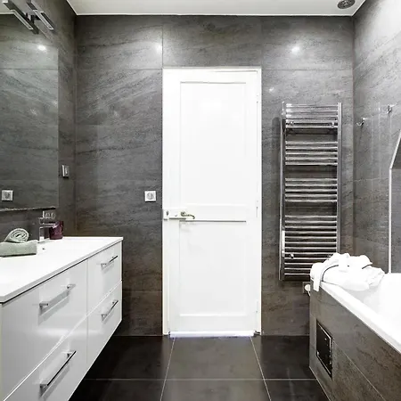 Bnbnova - 3br 2ba - Champs-elysees & Arc De Triomphe Apartment Paris