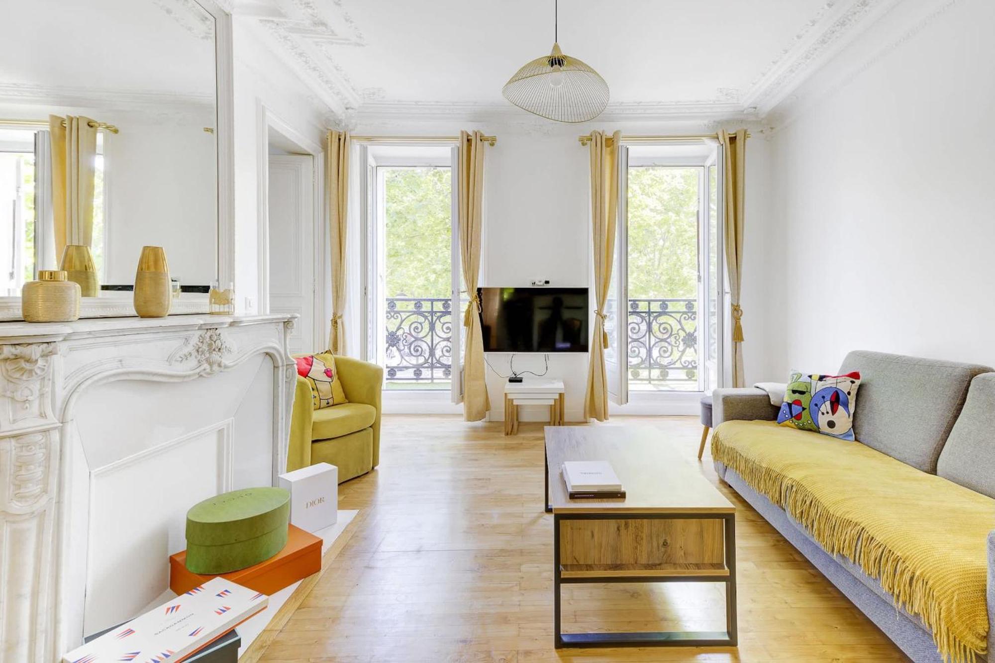 Bnbnova - 3br 2ba - Champs-elysees & Arc De Triomphe Apartment *